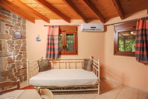 Madlen Apartments – Nea Skioni, MO