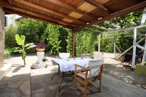 Madlen Apartments – Nea Skioni, MO