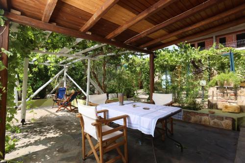 Madlen Apartments – Nea Skioni, MO