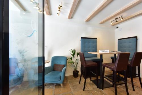 Hotel Rousseau - image 3