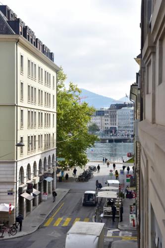 Hotel Rousseau - image 4