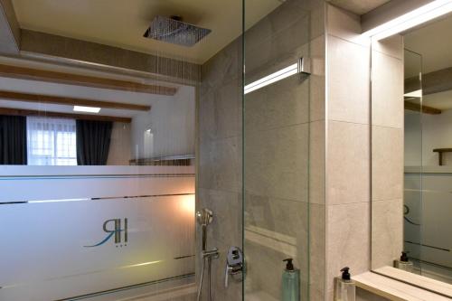 Hotel Rousseau - image 7