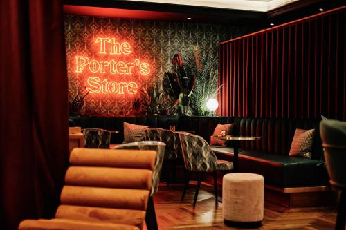 Bar/ Salón, Pomme d'Or Hotel in Saint Helier