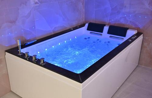 Bañera de hidromasaje, Une parenthèse amoureuse (Une parenthese amoureuse) in Sens