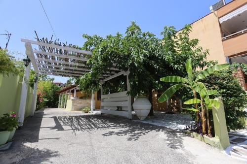 Madlen Apartments – Nea Skioni, MO