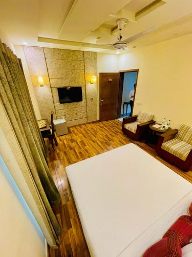 Shelton's Rezidor Hotel Gulberg Lahore - image 8