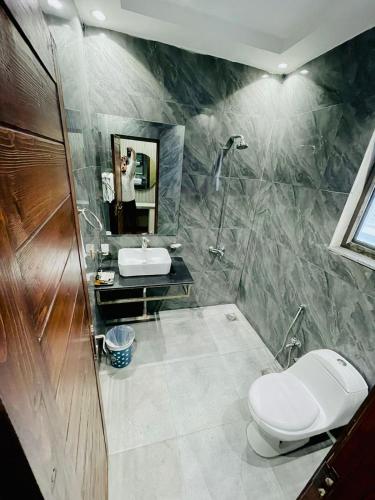Shelton's Rezidor Hotel Gulberg Lahore - image 12