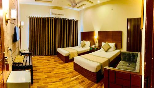 Deluxe Twin Room image 1