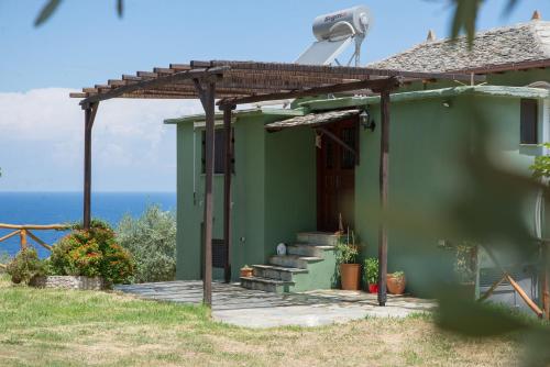 Το καλύβι της γιαγιάς (Το καλυβι της γιαγιας) in Ntamouchari