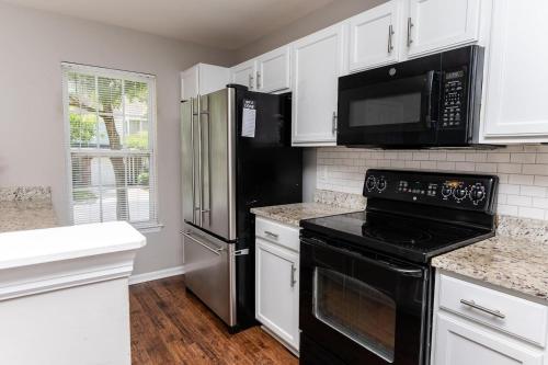 Pool Table, Spacious 3 Story, 4 Bedroom Dwelling Pool Table, Spacious 3 Story, 4 Bedroom Dwelling