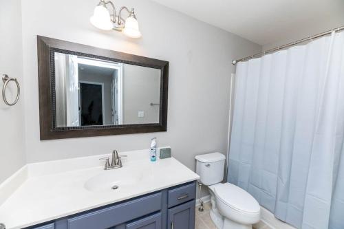 Pool Table, Spacious 3 Story, 4 Bedroom Dwelling Pool Table, Spacious 3 Story, 4 Bedroom Dwelling