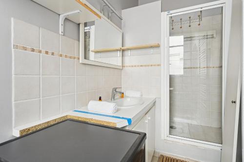 Veeve - Transcendent on the Trocadéro - image 10