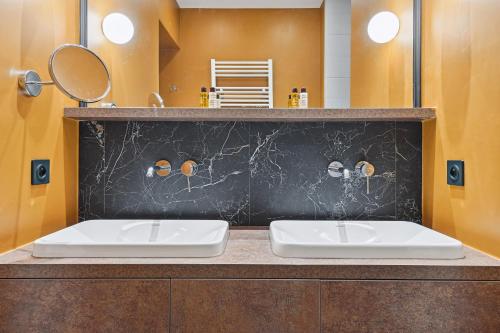 Veeve - Transcendent on the Trocadéro - image 6