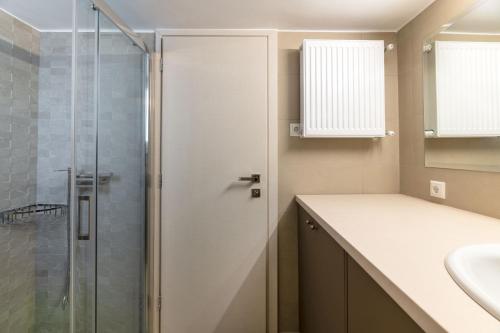Charismatic 2BR Apartment in Hilton by UPSTREET - image 7