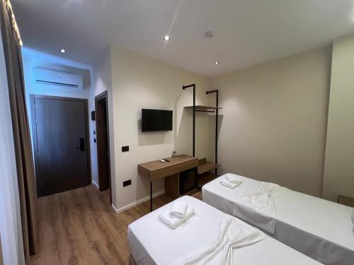 2 twin beds