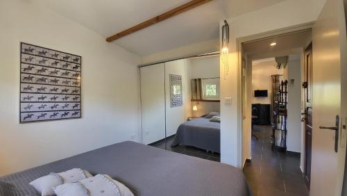 2 twin beds