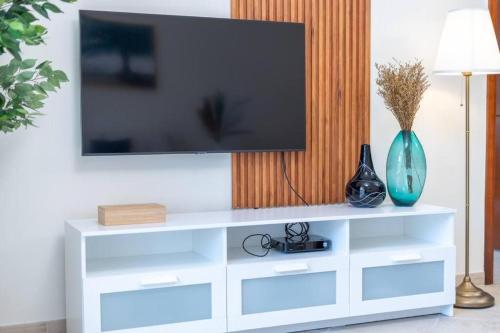 Peaceful 1 Bedroom Apartment in Motor City Dubai - image 2