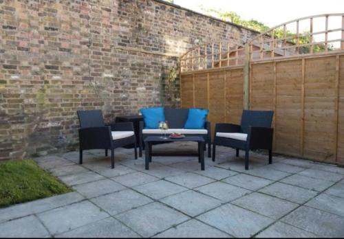 Charming House Tower Bridge