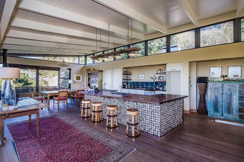 Table Mountain Villa - image 9
