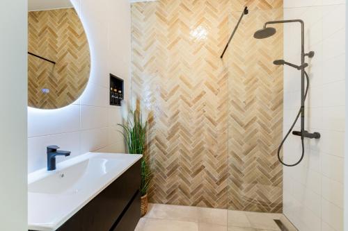 Stylish apartment next to the Amstel river- Unit F, Amsterdam (photo 3)