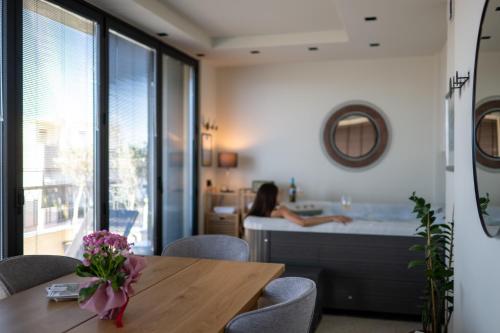 Джакузі, Evripidou 7 - Kalamata Mediterranean Suites in Каламата