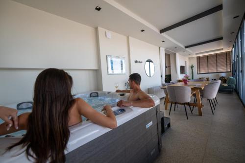 Джакузі, Evripidou 7 - Kalamata Mediterranean Suites in Каламата