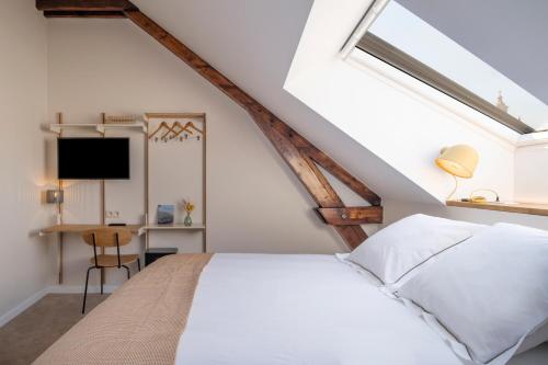 Cosy room image 6