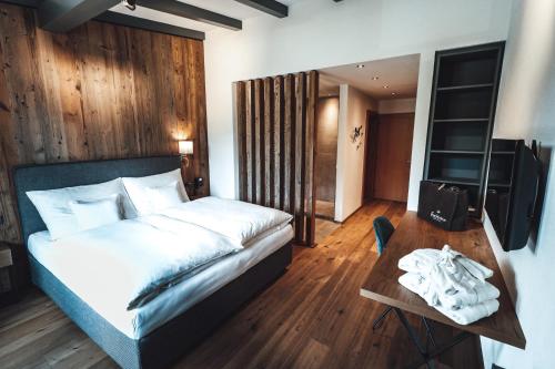 Farmhotel & Chalets Grosslehen Room Type - Superior King Room