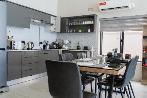 Cocina, Escapes in Chembe