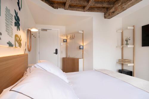 Comfort Room image 6