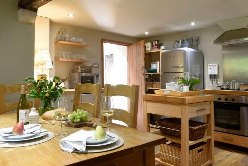 المنظر الخارجي, The Gates in كاستل كومبي