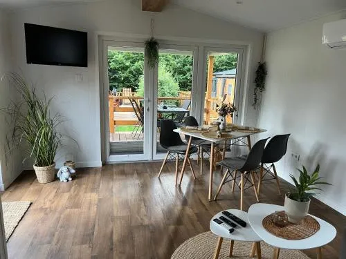 Tinyhouse Neila stilvolle & moderne Auszeit am See Natururlaub in Stuer, Mecklenburgische Seenplatte Klima, Grill in Stuer, Deutschland