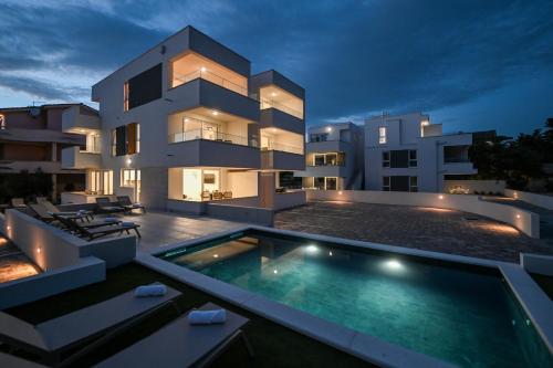Apartments Break with pool, Novalja