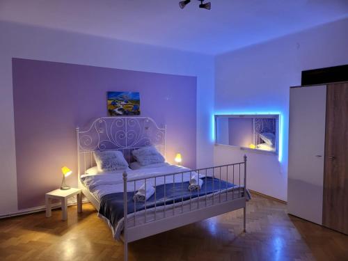 Two-Bedroom Apartment with Mountain View