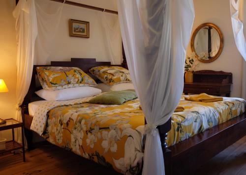 La Bastide Portoly B&B "La Tourelle" chambre d'hôte Hautefage-la-Tour