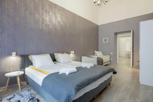 Spacious and charming apartment in the centre 3