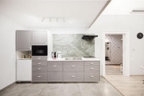 Spacious and charming apartment in the centre 2