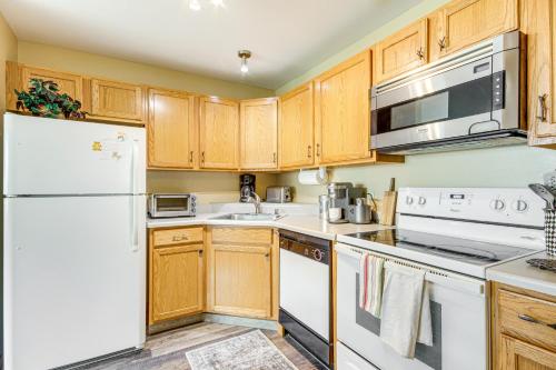 Bright Big Sky Condo Less Than 1 Mile to Ski Resort! in Big Sky, USA