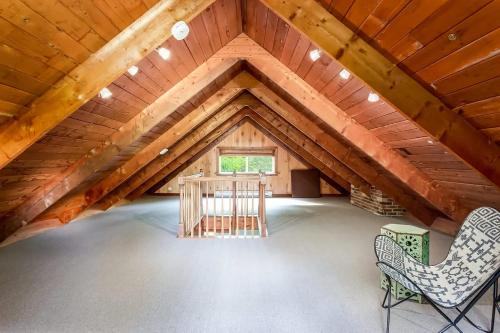 บริการและสิ่งอำนวยความสะดวก, Cozy Cottage w Hot Tub, Fire Pit, WiFi & Sunroom! in วอร์เรนตัน (VA)