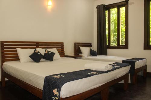 1 queen bed, 1 twin bed