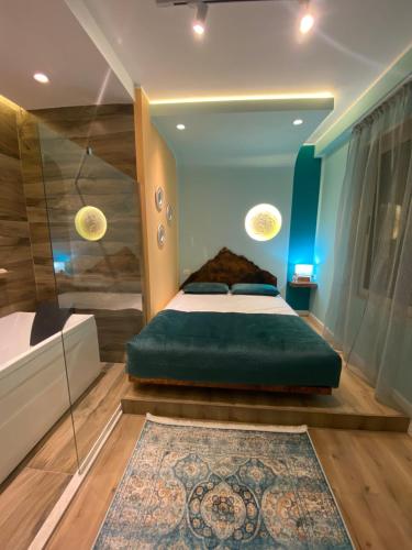 Art crafted flat in city center - image 3