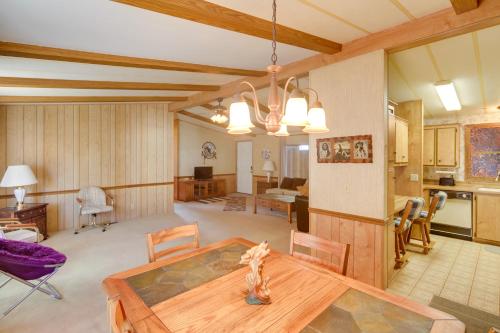 Bullhead City Home with Fire Pit - Walk to CO River! - image 8