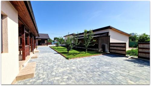 Kert, La Relian in Partizani