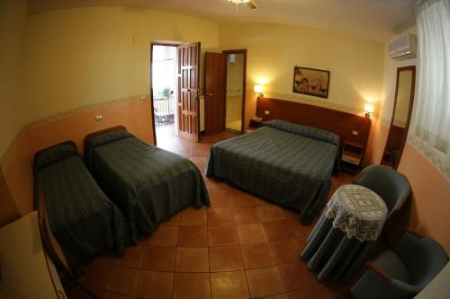 Hotel Nettuno, Naples (photo 2)