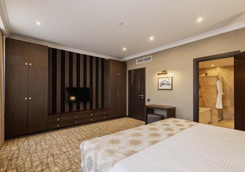 Hotel National - image 12