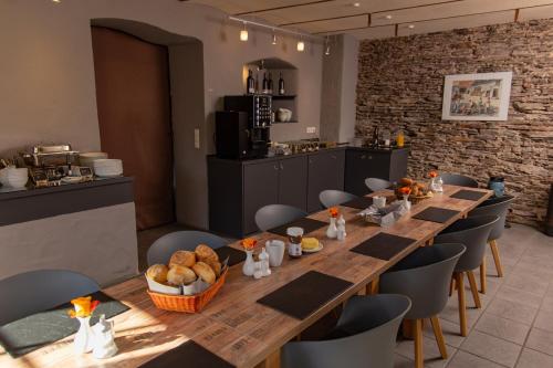 Ételek és italok, Weinhof Gassen in Krov
