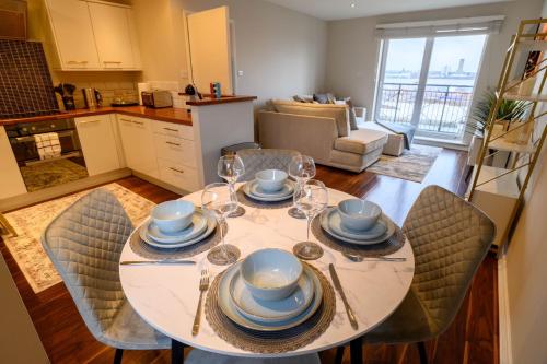 Stunning Liverpool City Location with River View and parking space included, Liverpool