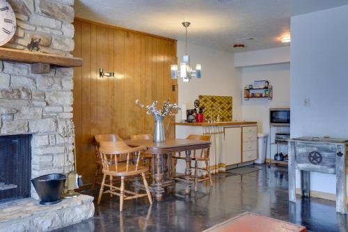 Wimberley Retreat with Grill Less Than 2 Mi to Jacobs Well! in Wimberley, USA