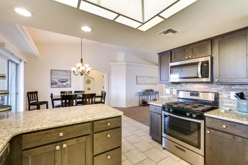 4 Mi to Lake Access Home with Lake and Mtn Views! in Lake Havasu City