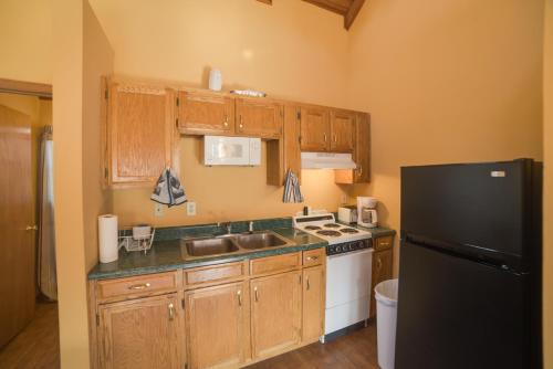 Peaceful Reliance Cabin w/ Deck on Hiwassee River! in Austral (TN)